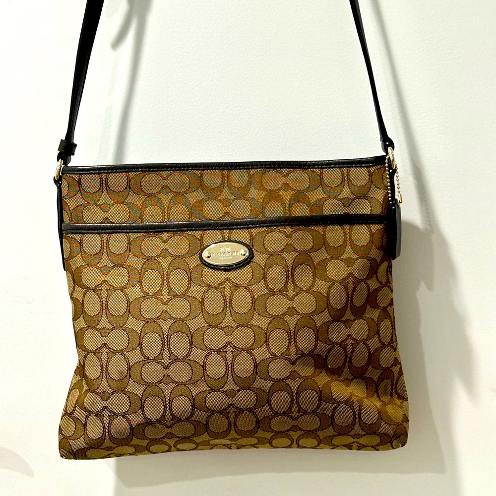 Crossbody bag. Coach. Mid size.